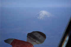 Flat Stanley and Mt Fuji.JPG (226816 bytes)